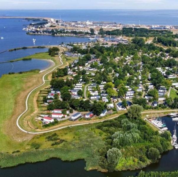 Bj Chalets - De Rug 3 - Vakantiepark Lauwersoog - Luxe Chalet Met Vaatwasser En Inloopkast! Vroege Incheck! Met Airco! Exteriör bild